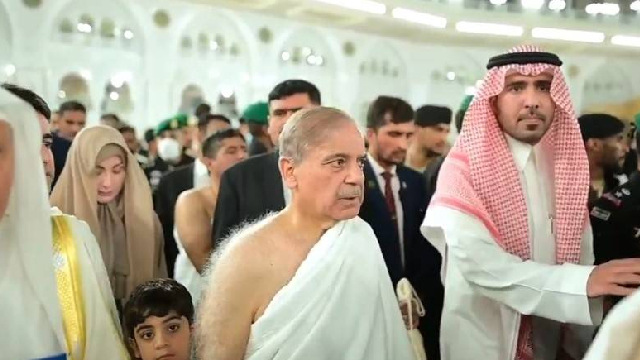 Watch: PM Shehbaz Sharif performs Umrah