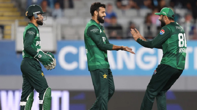 Pakistan bowl New Zealand out for 204