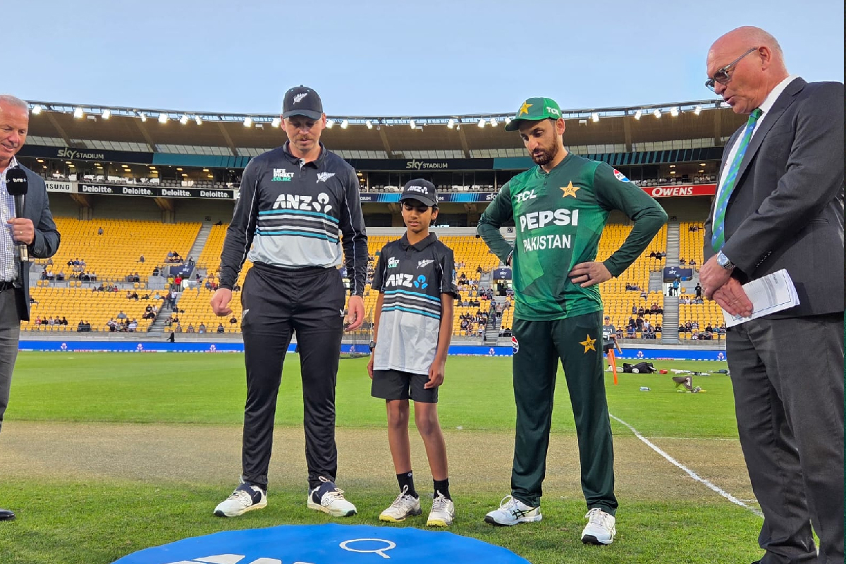 Seifert, Neesham star as New Zealand thrash Pakistan in 5th T20I
