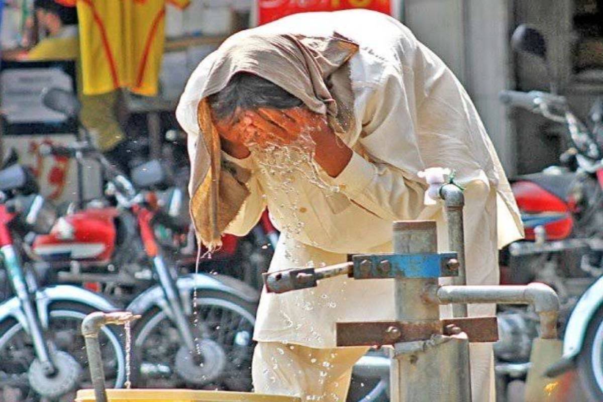 PMD issues heatwave warning for Karachi