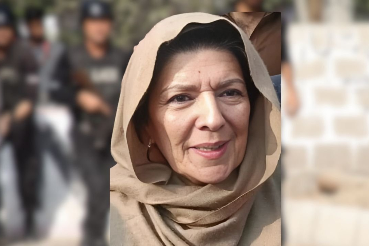 Police arrested Founder PTI sisters during protest