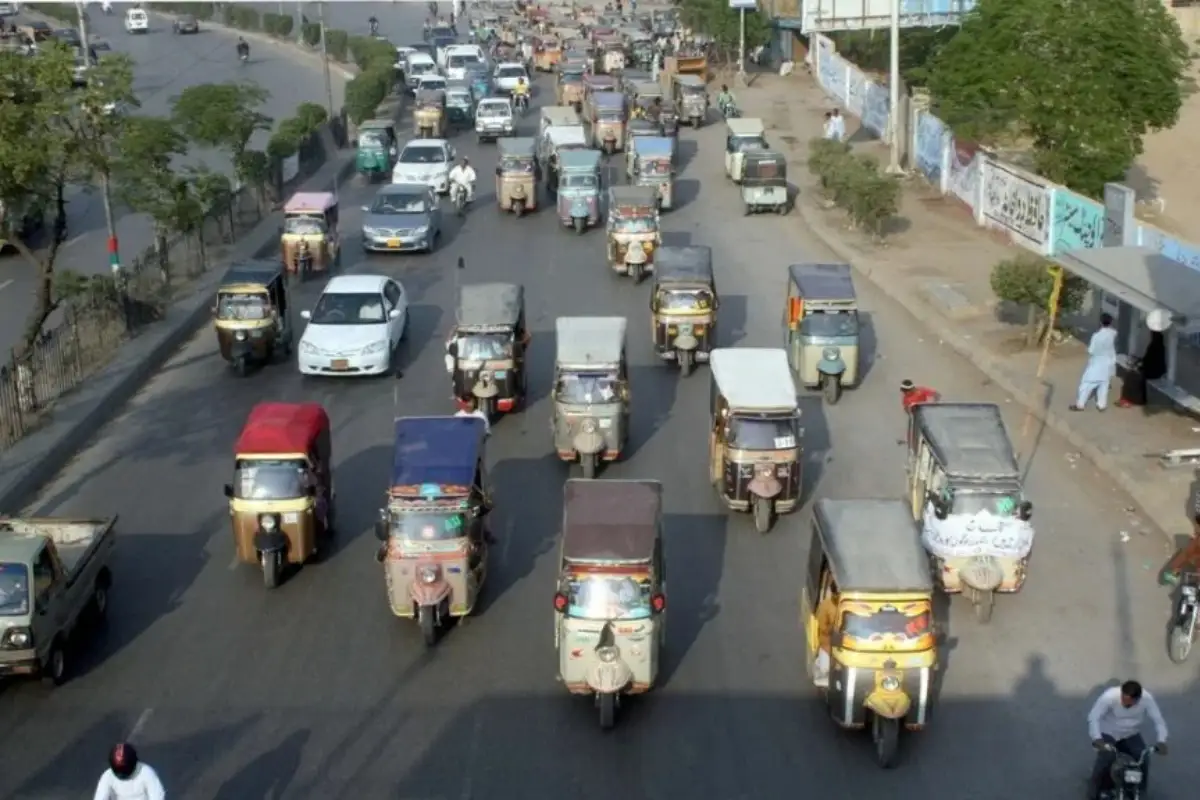 Karachi administration imposes rickshaw ban on key roads
