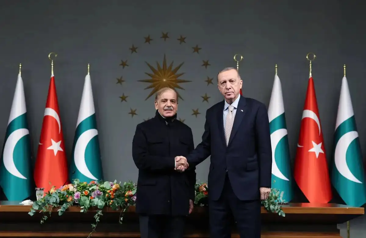 Turkey stands with Pakistan, seeks reduction in regional tensions