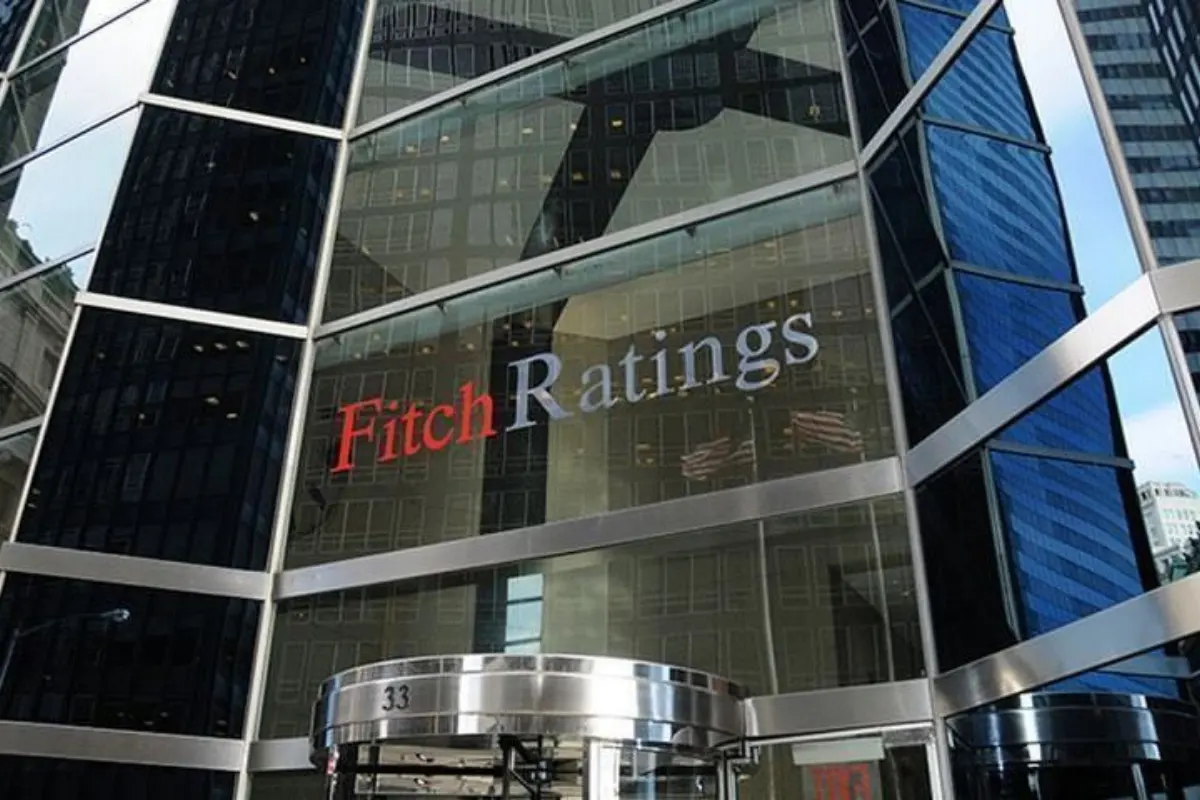 Fitch raises Pakistan credit rating to B- after economic improvements