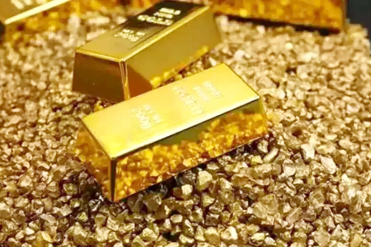 Gold prices reach record high with Rs7,800 increase per tola