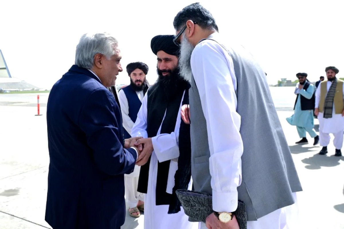 Ishaq Dar arrives in Kabul with message of peace and unity
