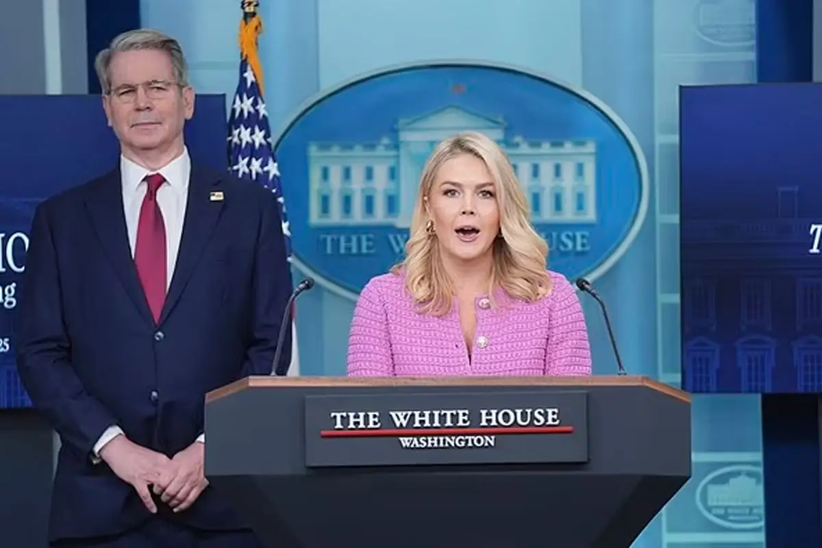 Trump declares war on Jeff Bezos as Amazon over tariff cost report