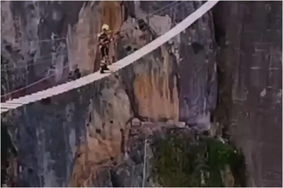 Tourist trapped on 200ft-high zipline for 90 minutes