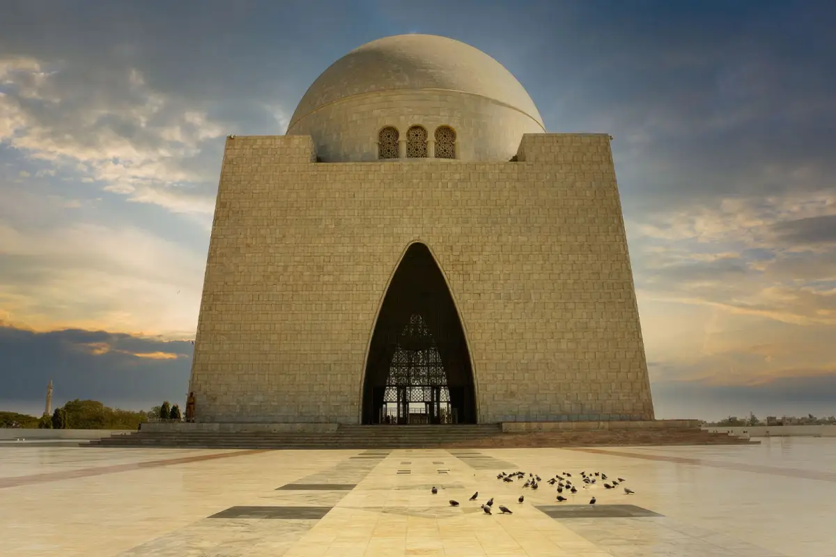 Karachi Weather Today: Heat, Winds Set to Take Over Today