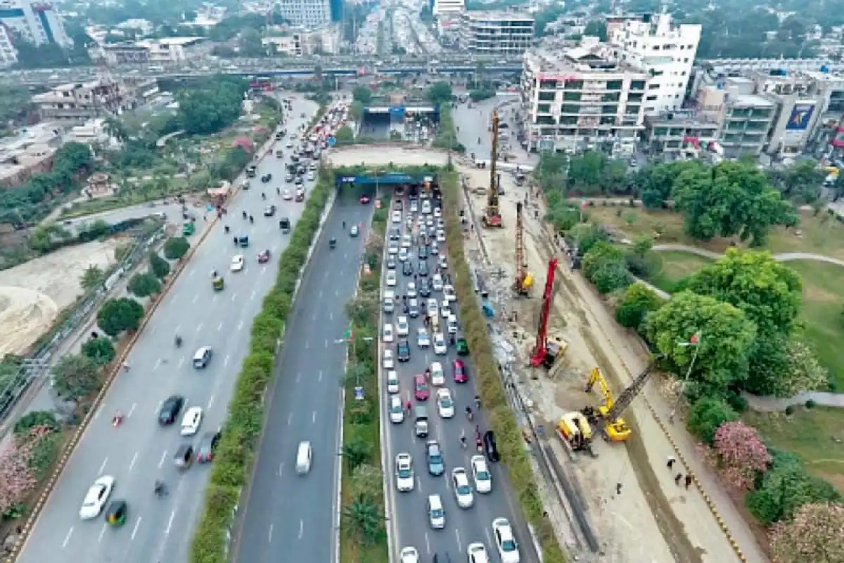 Lahore Weather Today: Scorching 39°C with Clear Skies
