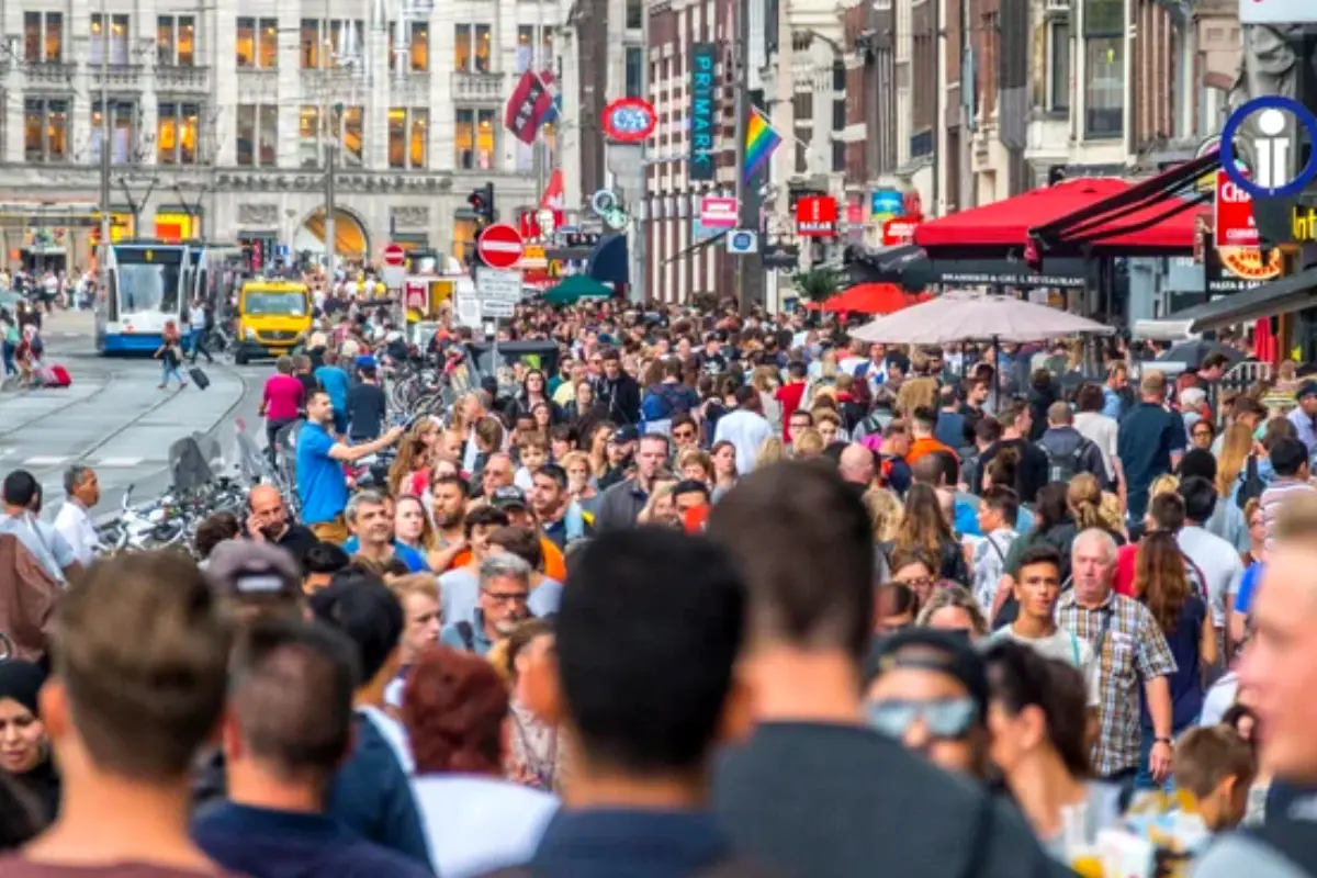 Amsterdam locals plan legal action against mass tourism