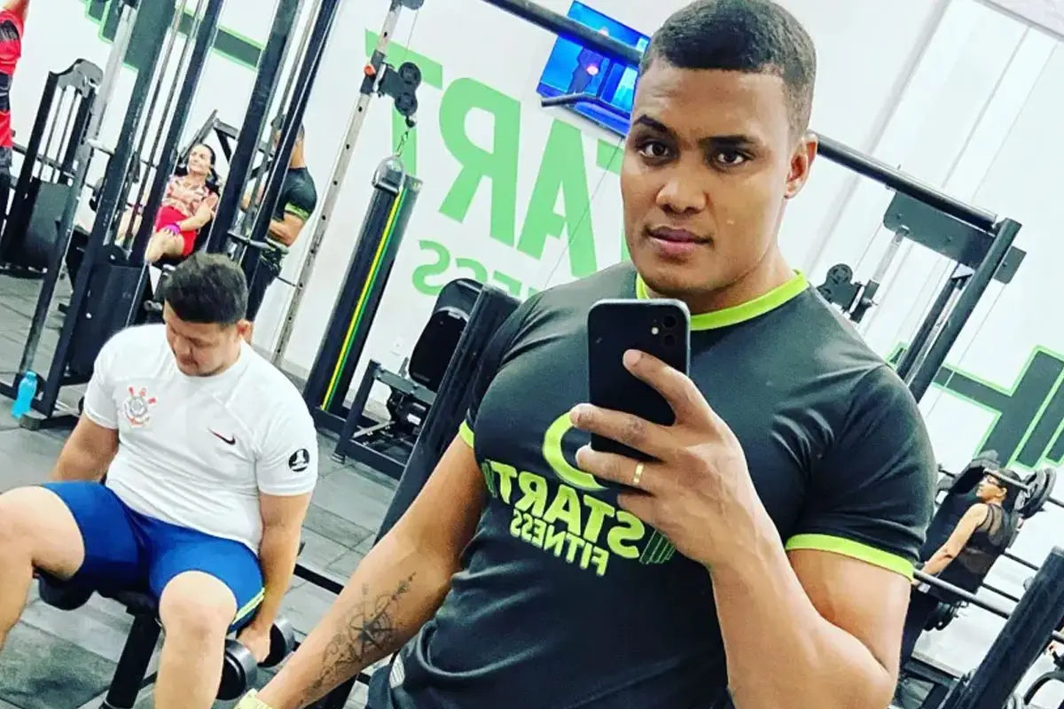 Brazilian Bodybuilder Wanderson Da Silva Moreira Dies on Stage During Competition