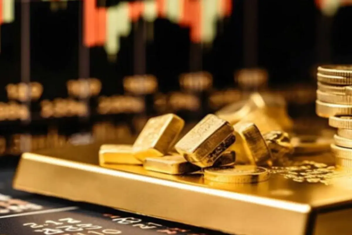 Gold prices drop slightly in global market