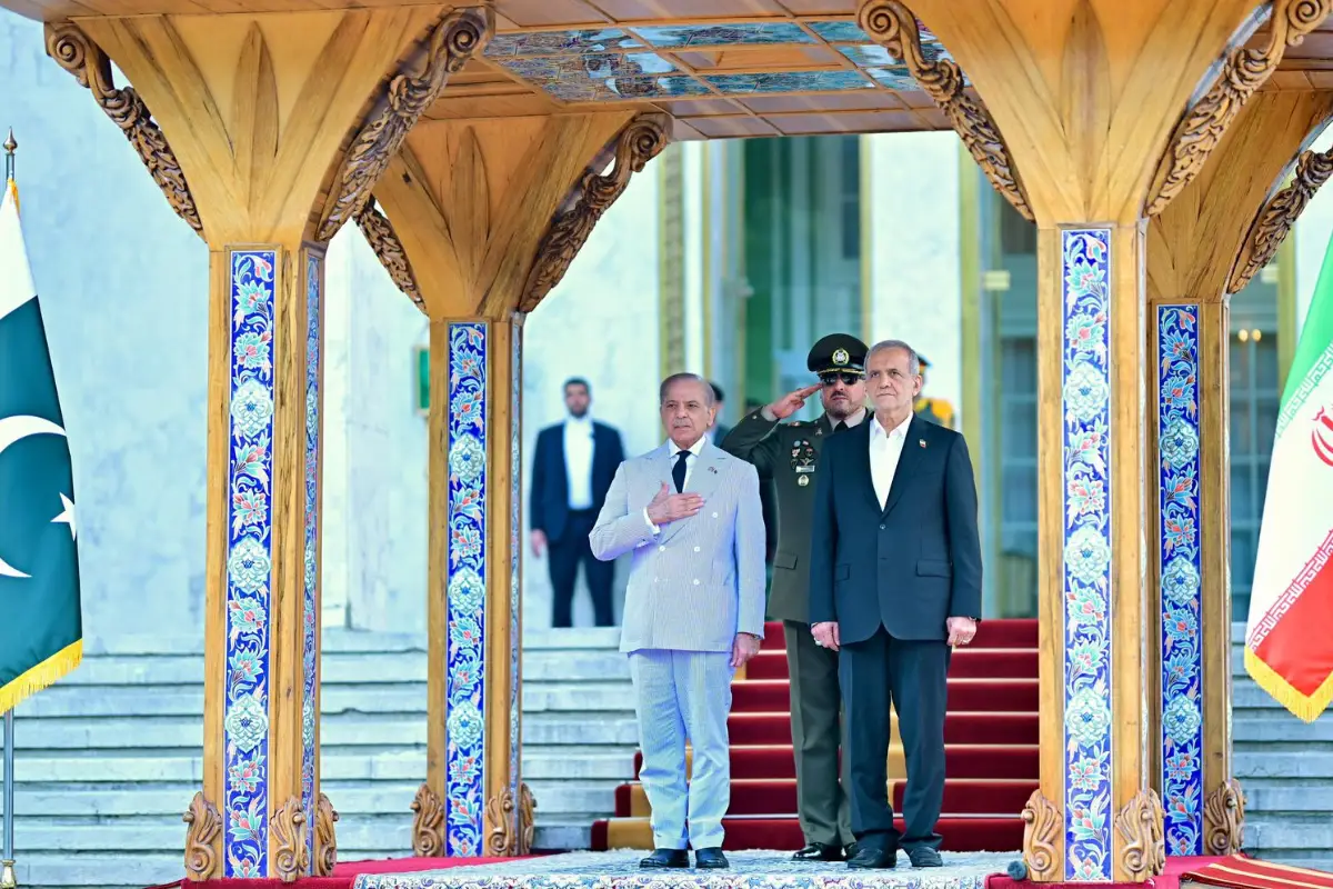 PM meets Iranian president in Tehran