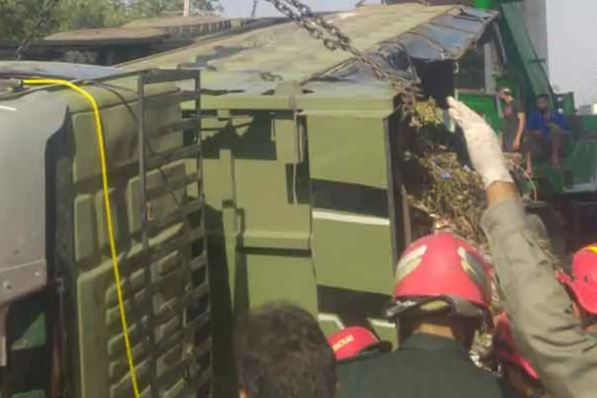 Brake failure causes fatal dumper accident in Lahore, five dead