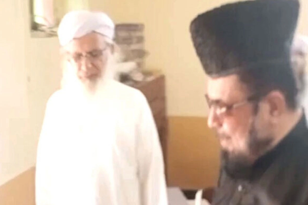 Maulana Abdul Aziz kicks Mufti Qavi out of Jamia Hafsa