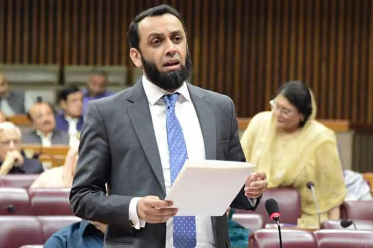 Pakistan army kills 50 Indian soldiers at LOC, Information minister