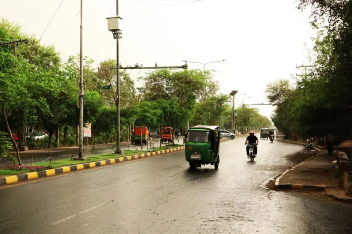 Lahore Weather Today: Temperature Soars to 42°C with Extreme UV Levels