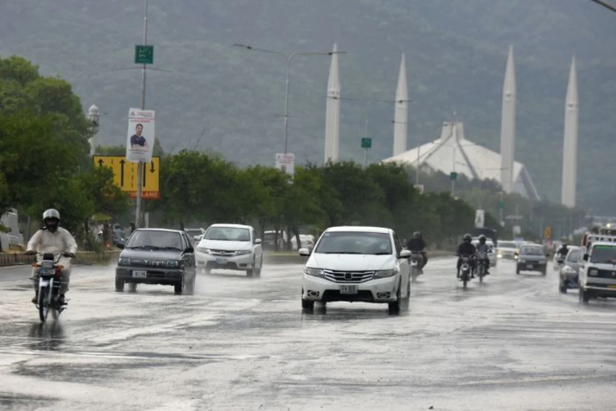 Islamabad Weather Today: Warm, Hazy, & Slight Chance of Rain