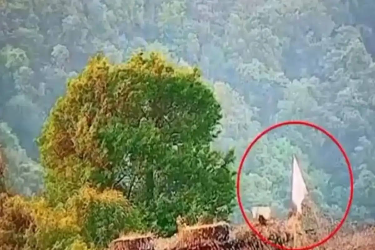 Indian Army Admits Defeat by Raising White Flag at Chora Complex on LoC