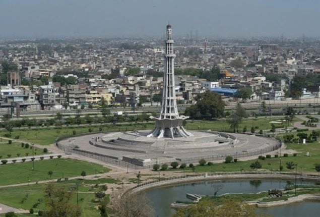 Lahore Weather Today: Temperature Soars to 42°C Under Extreme UV