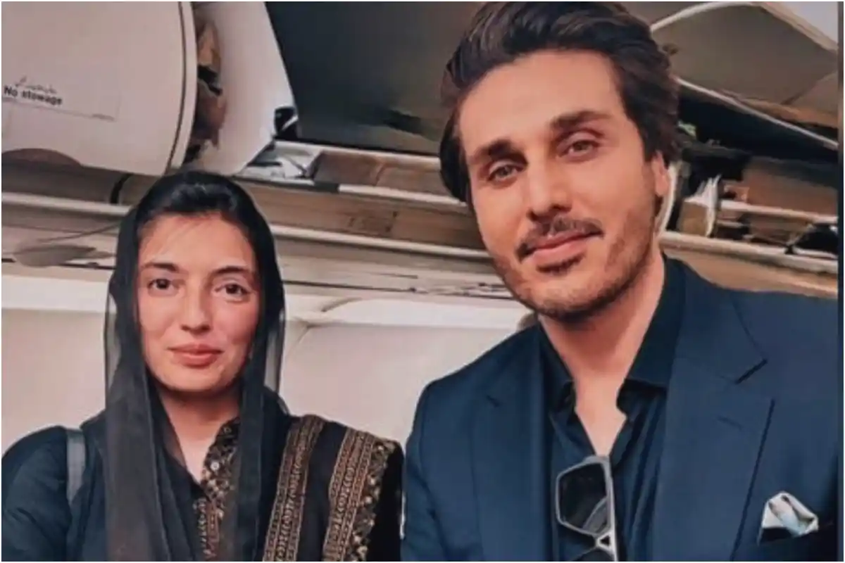 Ahsan Khan Meets Aseefa Bhutto During Flight