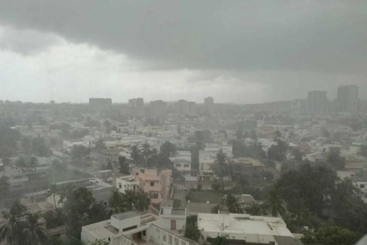 Karachi Weather Today: Scorching Temperatures – RealFeel Climbs to 44°C