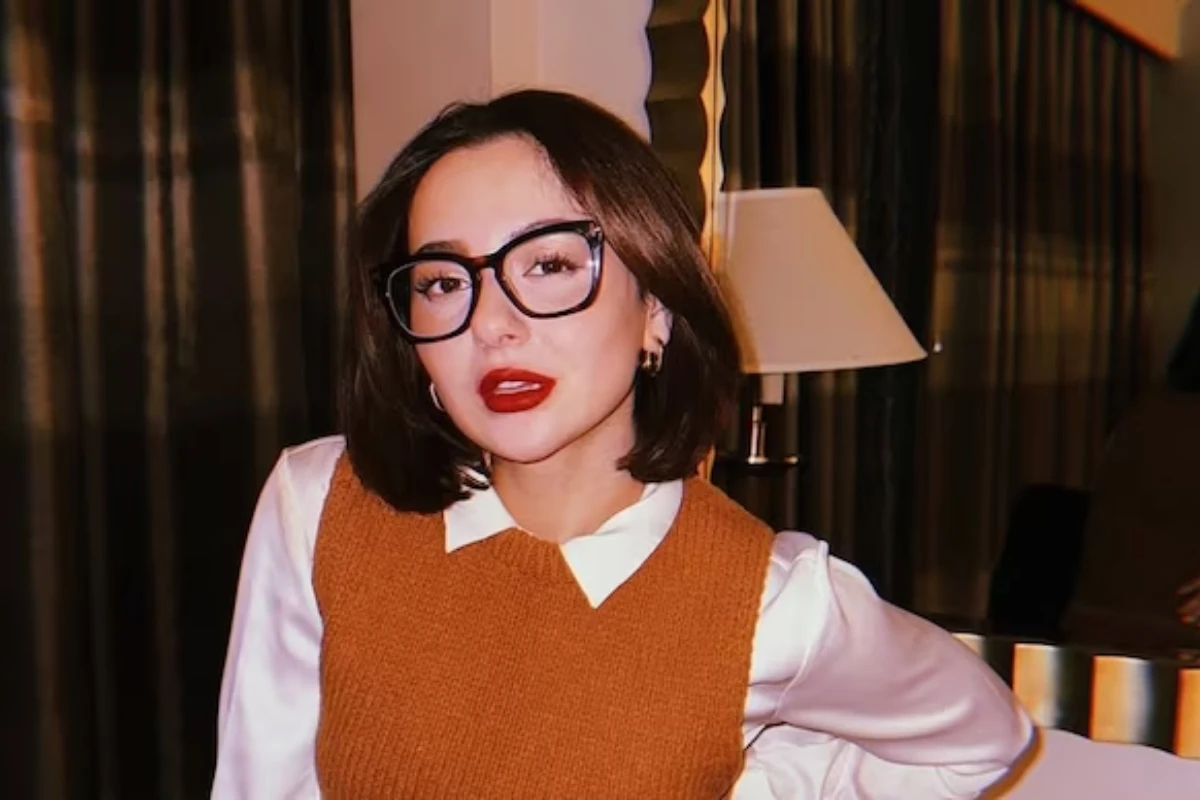 Hania Aamir Calls Out People for Falsely Using Her Name to Gain Attention Online