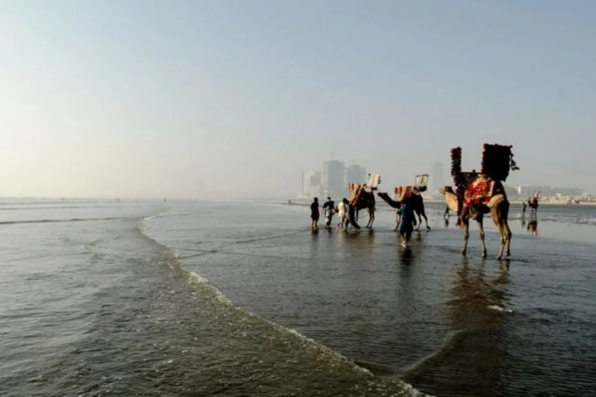 Karachi Weather Today: Sunny Skies & High Heat Ahead