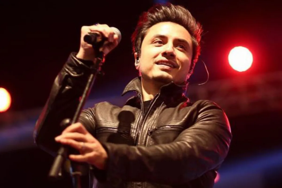 Ali Zafar Pays Heartfelt Tribute to Pakistan Army by Performing Iconic War Anthem ‘Ay Puttar’