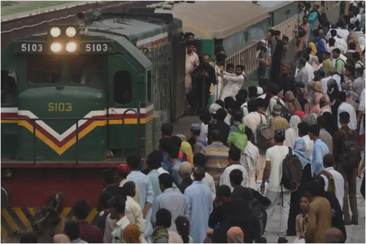 Pakistan Railways to Run Five Special Trains for Eid-ul-Azha 2025