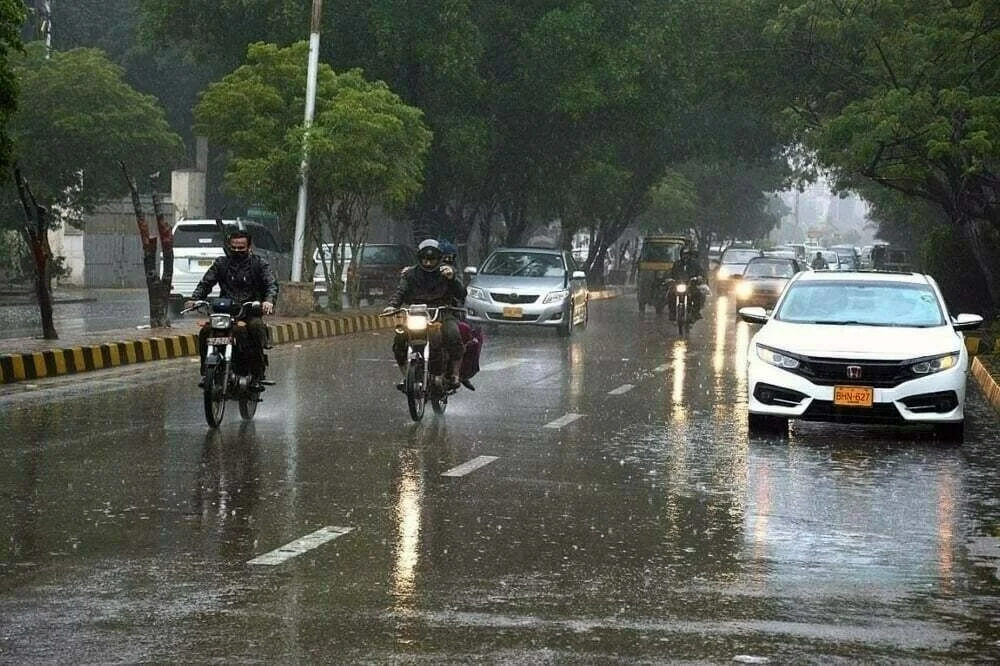 Lahore Weather Today: Temperature, Wind, UV, & Rain Update
