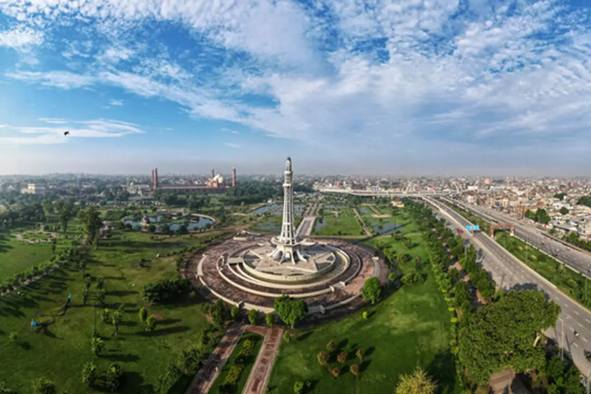 Lahore Weather Today: Clear Skies, Scorching Heat, & High UV Levels