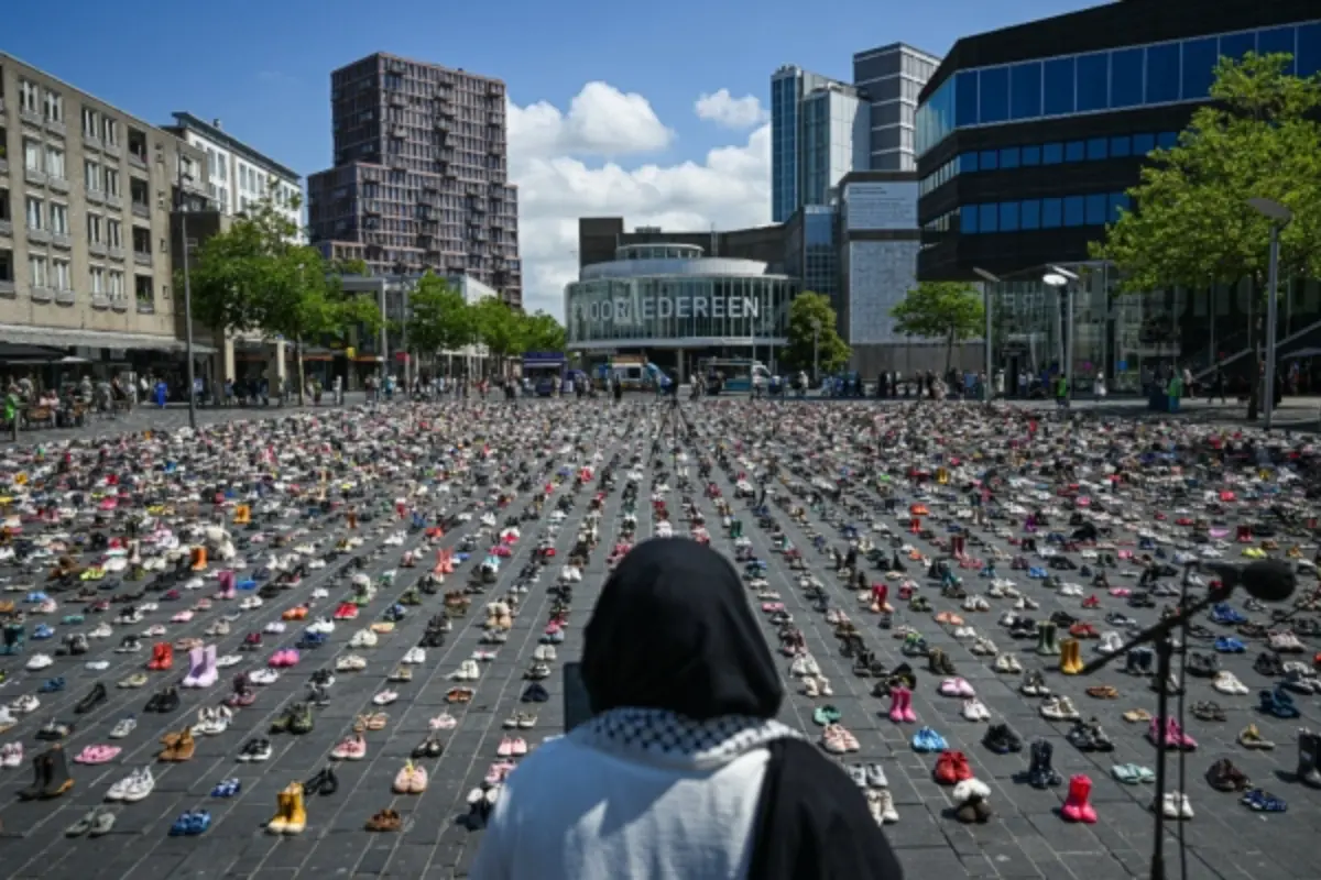 Unique Shoe Protest in Netherlands Honors Martyred Children of Gaza