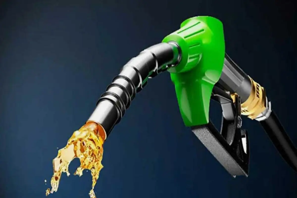 Petrol prices likely to fall in Pakistan from Nov 16