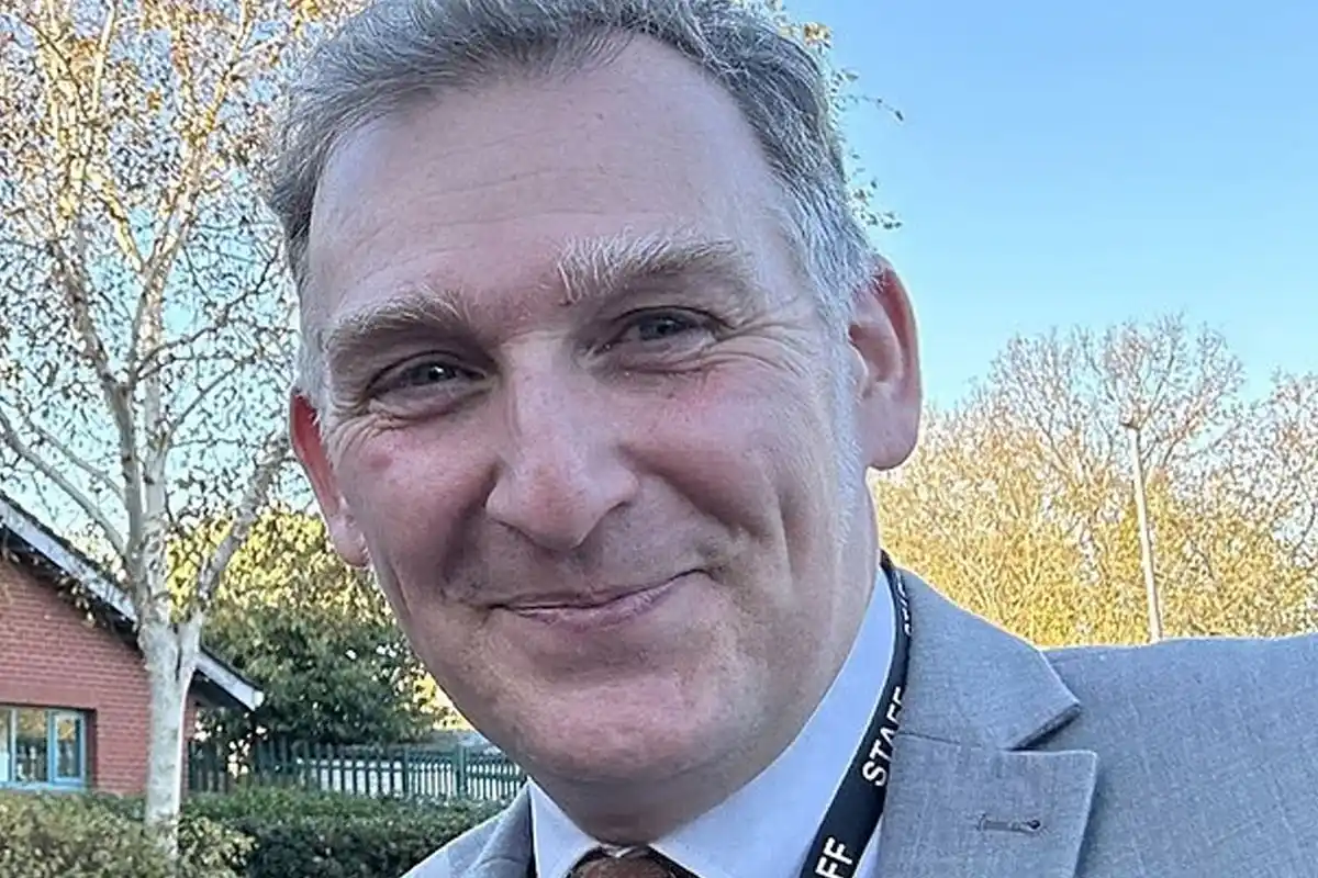 Headteacher Simon Botten Bans Smartphones at Blackhorse Primary After Pupil Receives 9,000 WhatsApp Messages Overnight