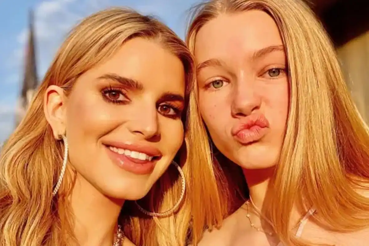 Jessica Simpson shares rare selfie with look-alike daughter Maxwell Drew