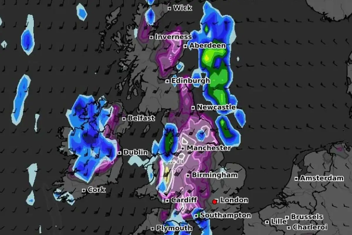 Met Office issues thunderstorm warning with ‘flash flood’ risk despite heatwave Across UK
