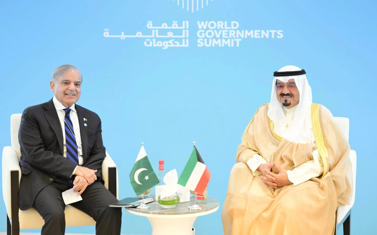 PM Shehbaz Sharif Calls Kuwait’s Crown Prince to Extend Eid Greetings