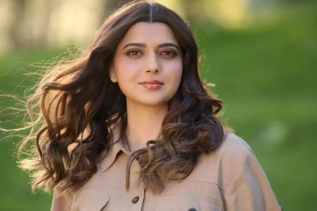 Who is Nimrat Khaira Partner? Biography, Husband, Age, Songs, Family & More