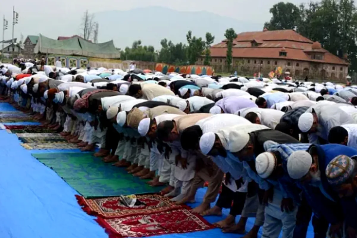When to Perform Eid Salah? Differences Between Eid ul Fitr & Eid ul Adha Prayer Times