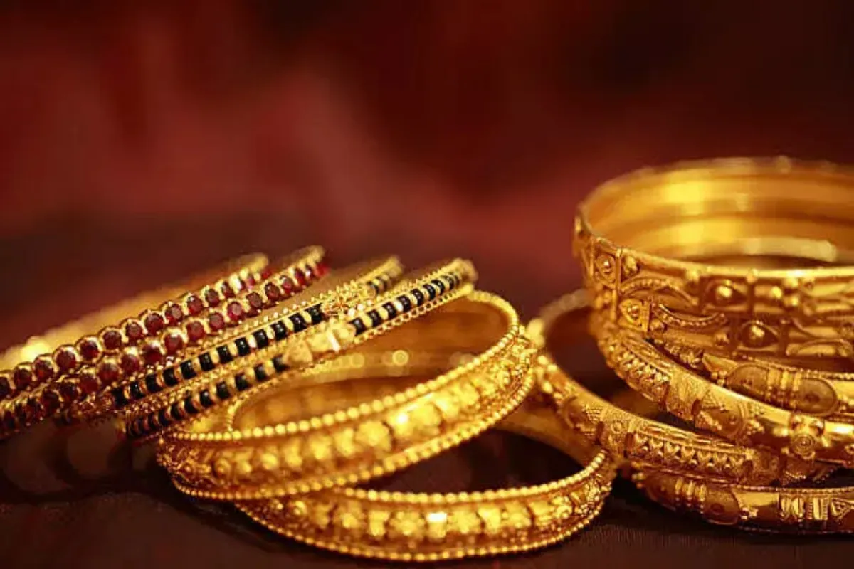 Gold rate increases by Rs. 2,900 per tola in Pakistan