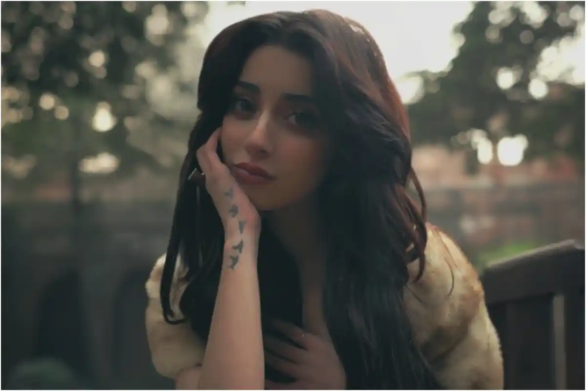 Alizeh Shah Sparks Dating Rumors with New Instagram Posts