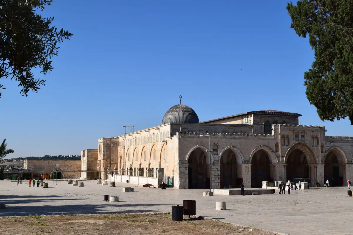 Israeli Forces Close All Gates of Al-Aqsa Mosque, Evacuate Worshippers