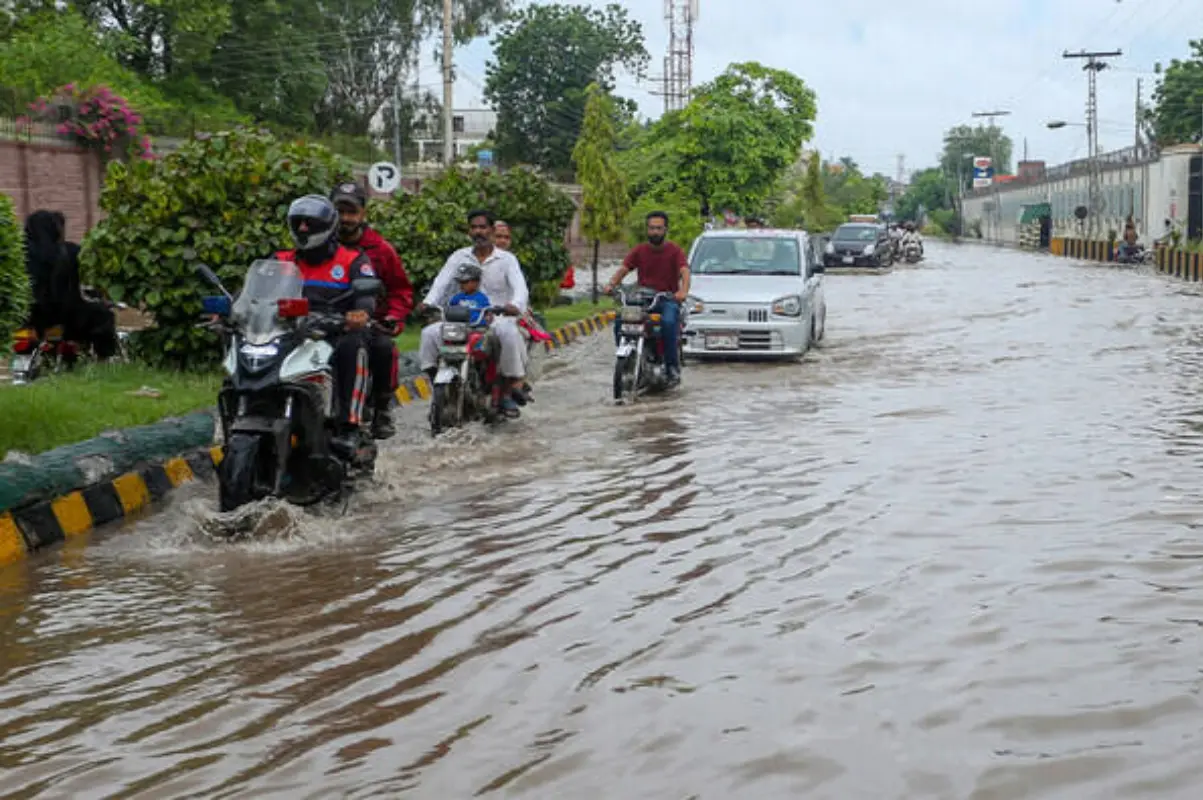 Weather Alert: Western Wind System to Bring Rain, Hailstorms Across Pakistan