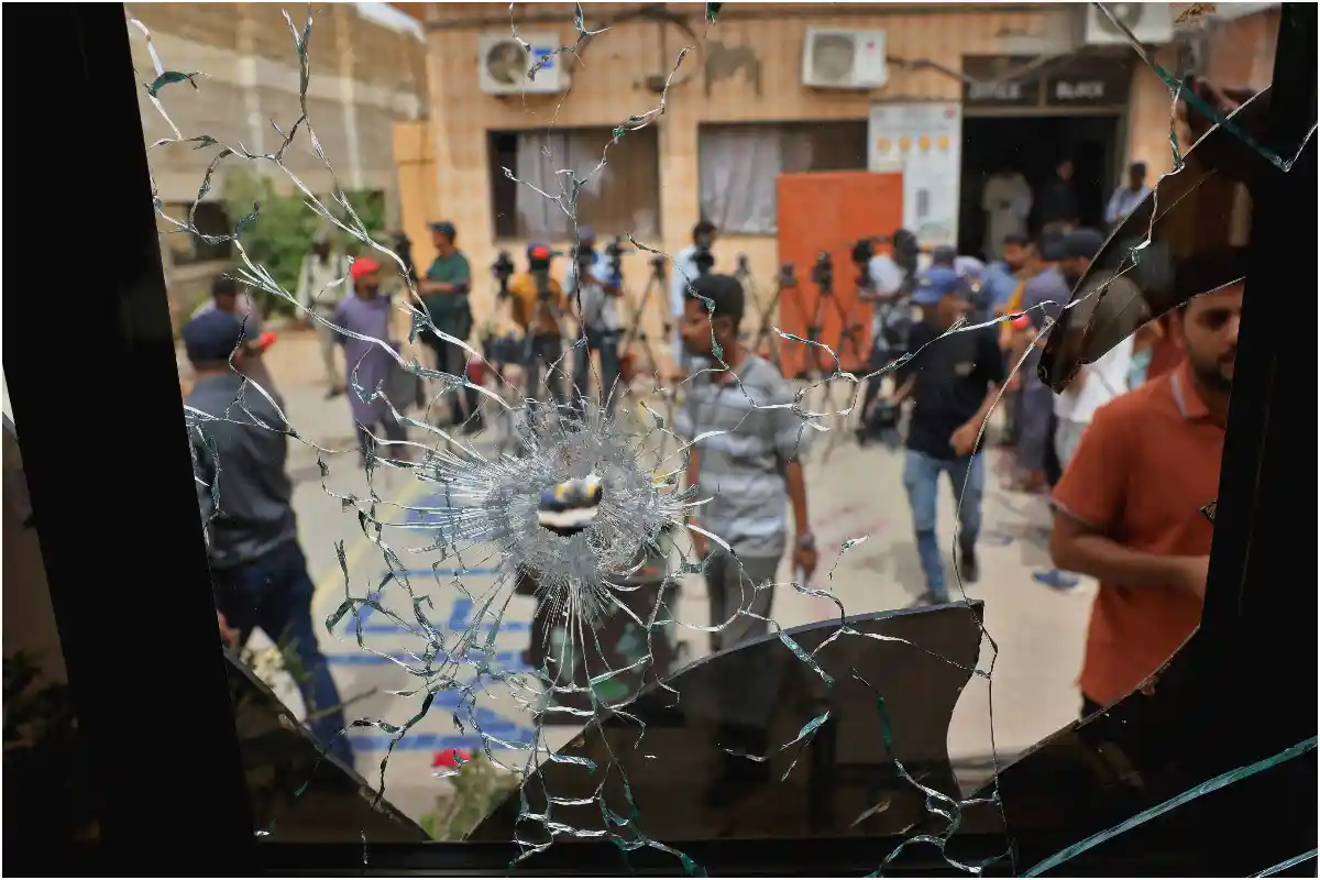 Over 200 Inmates Escape Karachi Jail Amid Earthquake Panic