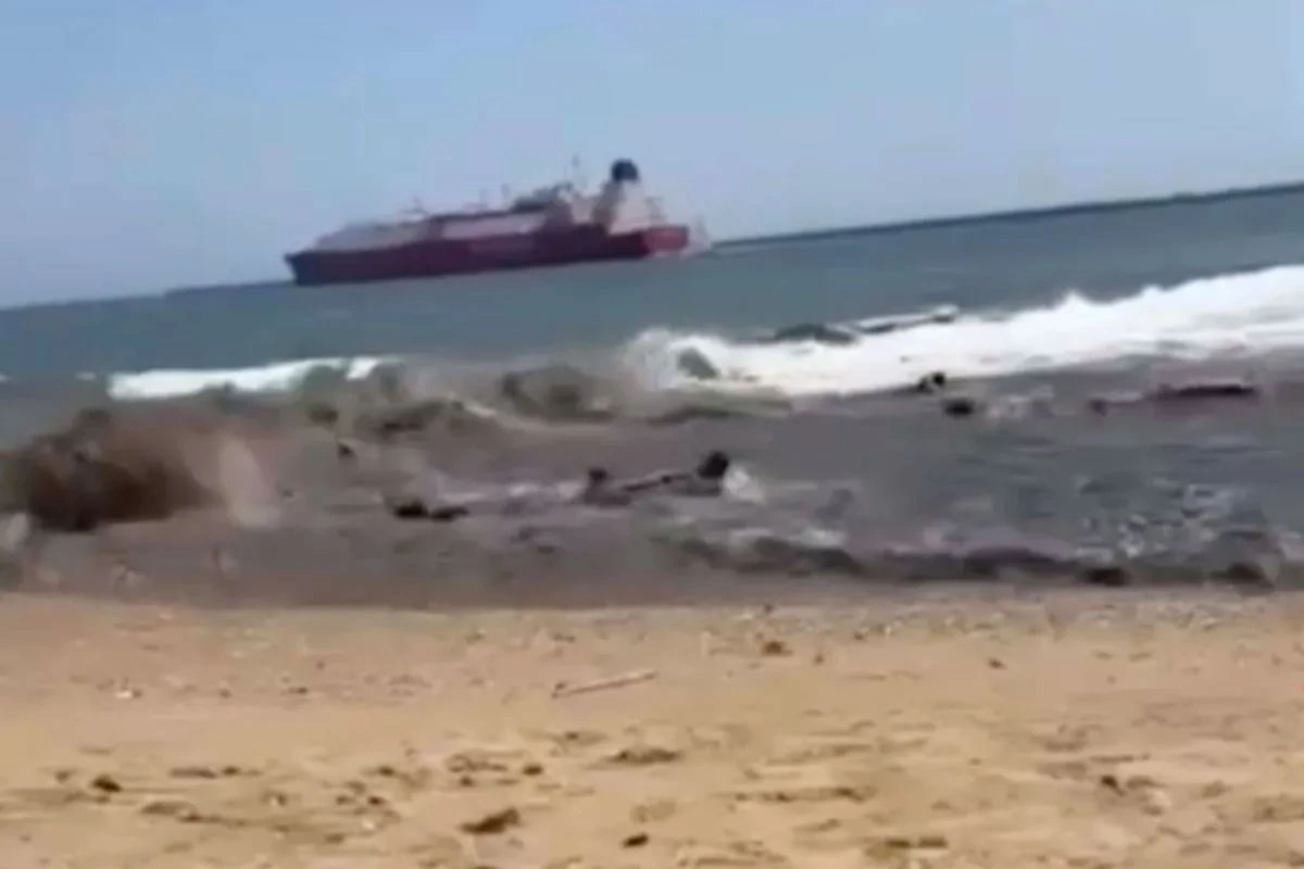 ‘Mini-Tsunami’ Injures 8 on Spanish Beach as Wave Hits in Terrifying Scene