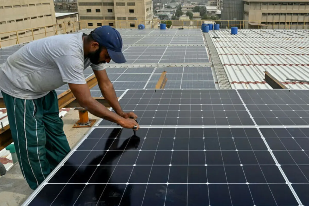Pakistan Leads Rooftop Solar Surge Amid Soaring Power Bills