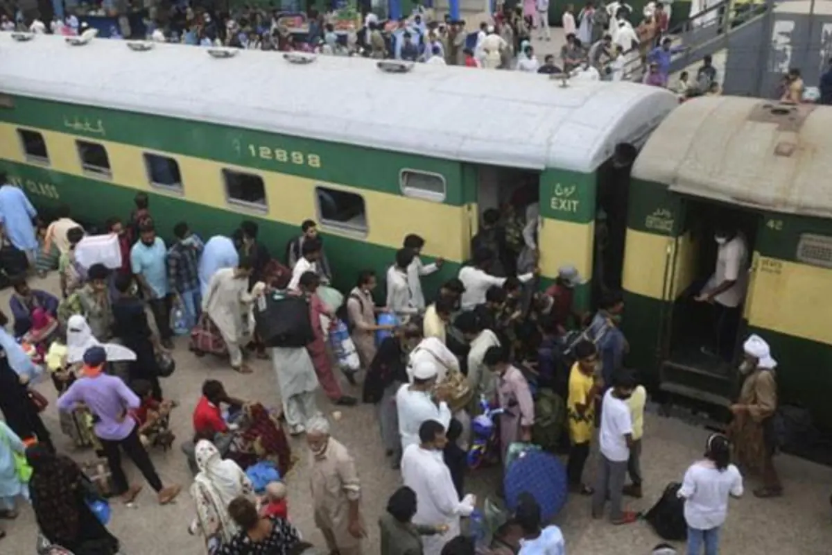 Pakistan Railways to Privatize 11 Trains for Better Service
