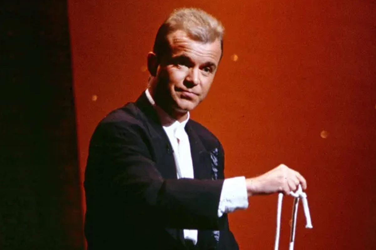 Wayne Dobson cause of death; 90s TV magician dies aged 68